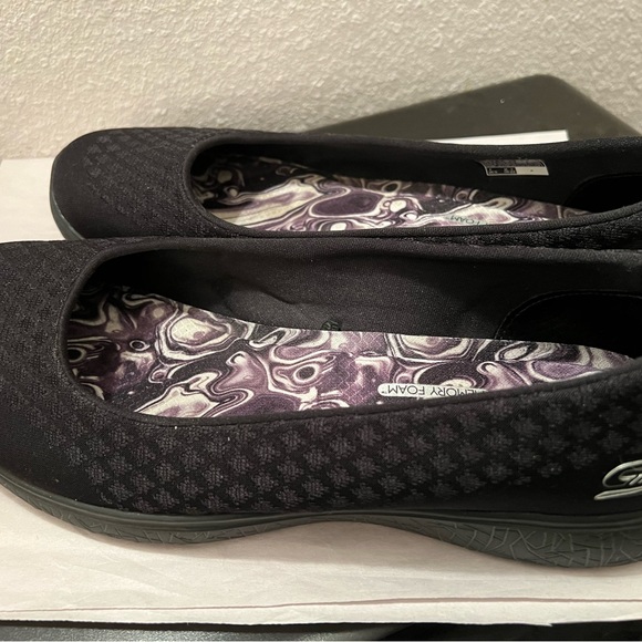 Skechers Women's Sneaker - Picture 2 of 9